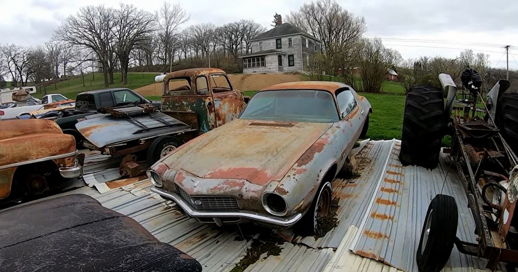 1971 Chevrolet Camaro barn find, front