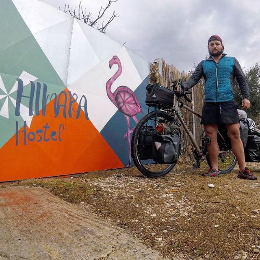 Scottish Man Decides To Cycle Across The Globe Solo But Finds A Stray Cat Which Accompanies Him