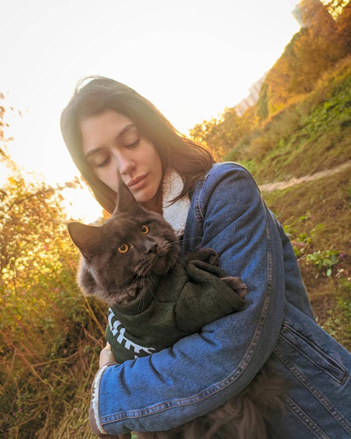 Meet Vincent, A Fluffy Maine Coon Cat That Looks Like A Black Panther And Acts Like A Dog