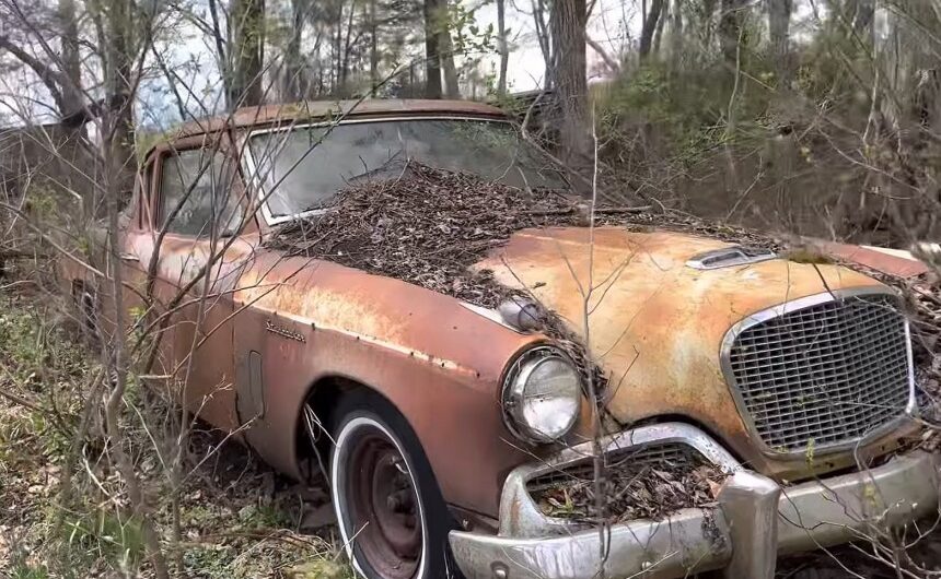 Thought it was an abandoned landfill, but inside it was filled with rare classic supercars like Bentley and Ford Mustang