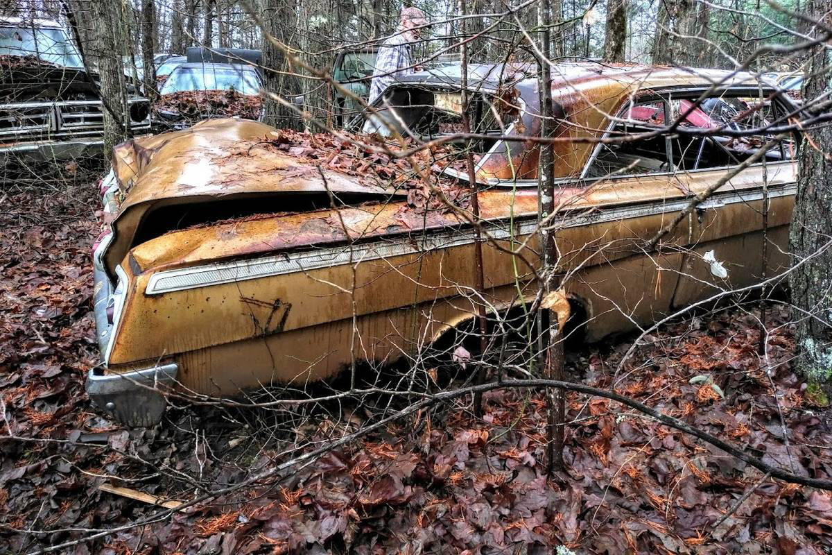 Chevrolet Impala SS Golden Anniversary 1962 extremely rare found in abandoned bushes - Photo 2.