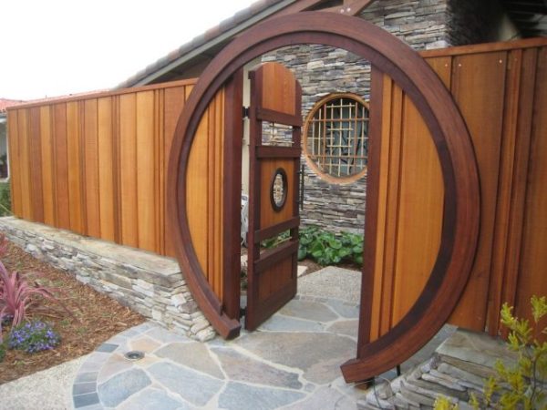 15 Beautıful Moon Gates to Enhance Your Garden