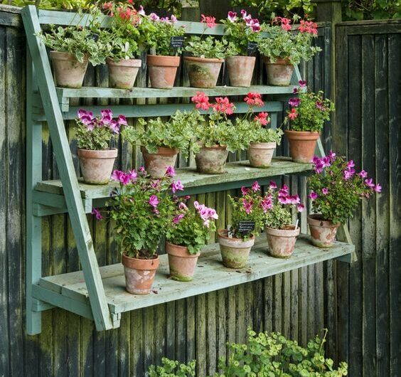 Clever Garden Planter Shelf Ideas