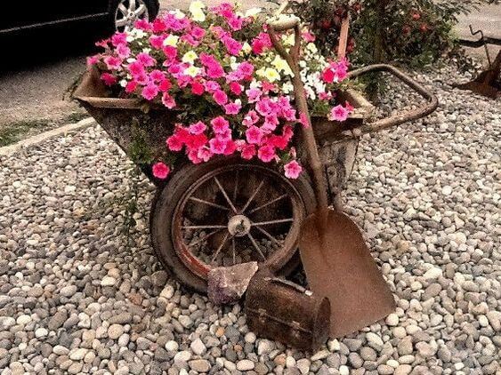 41 DIY Rusty Garden Junk Ideas