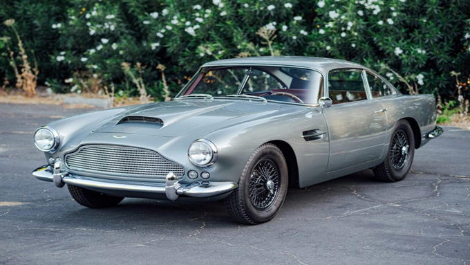 Diving into the World of the Impeccable 1960 Aston Martin DB4 4.2