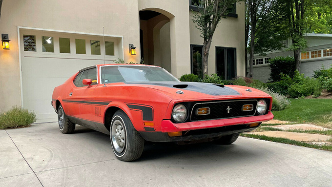 The Revival of a Sleeping Beauty: 1971 Mustang Mach 1 Awakens After 34 Years for a Remarkable Restoration Journey!