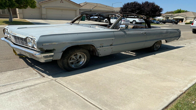 Reviving a Classic: The Roadside Find of a 1964 Chevrolet Impala Awaits Restoration!