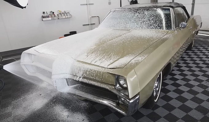 The Remarkable Rebirth of a 1967 Pontiac Bonneville – A 40-Year Wait Ends in a Stunning Wash, Restoring its Glamorous Beauty