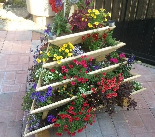 21 Dramatıc DIY Flower Tower Ideas – Tower Garden DIY