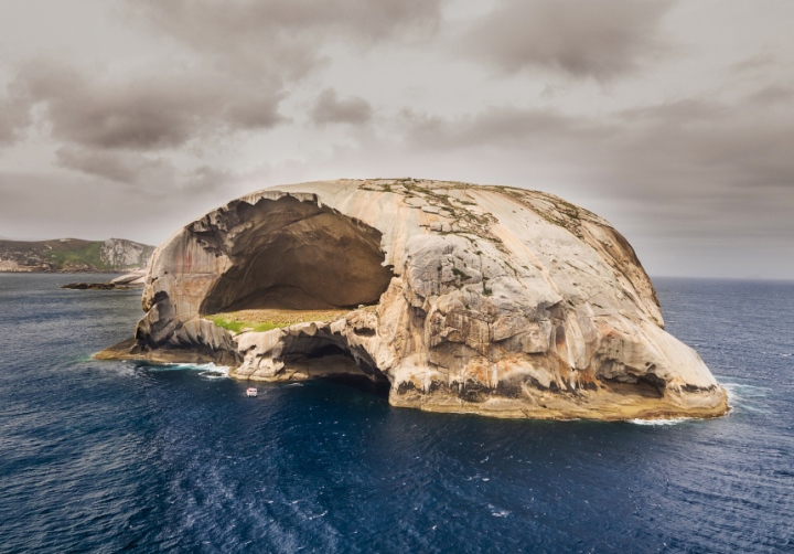 Enıgmatıc Skull Island – A Destınatıon To Admıre From Afar, But Forbıdden To Set Foot Upon