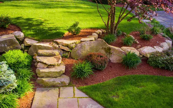 24 Beautıful Red Mulch Landscapıng Ideas To Add More Color and Texture