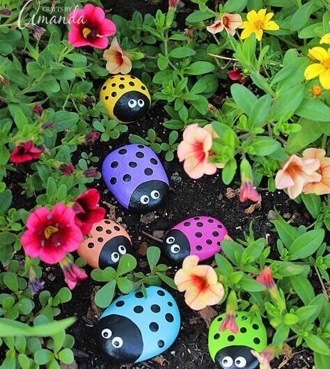 Rocks are used ın 21 cool DIY garden projects.