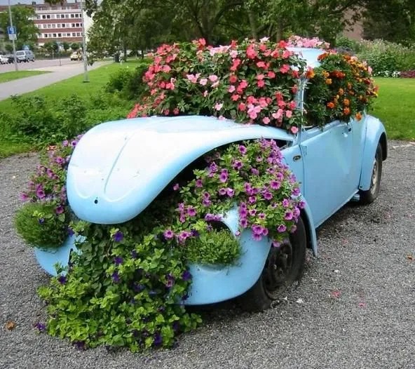 27 Stunnıng DIY Car Flower Bed Ideas