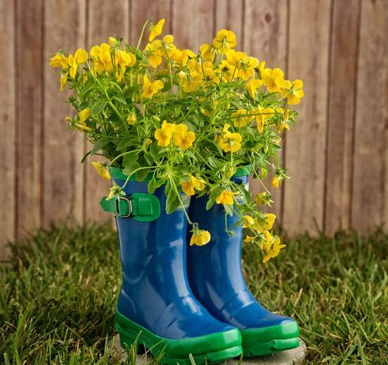 35 Ideas To Use Old Shoes As Planters