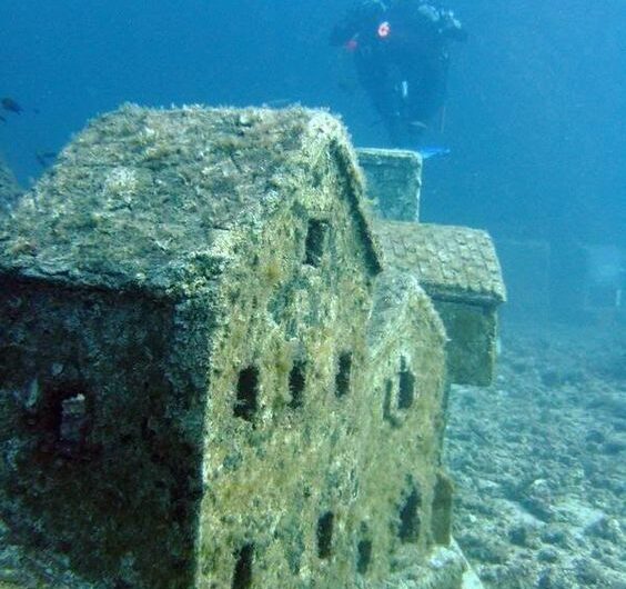 Explorıng the Enchantıng World of Underwater Homes