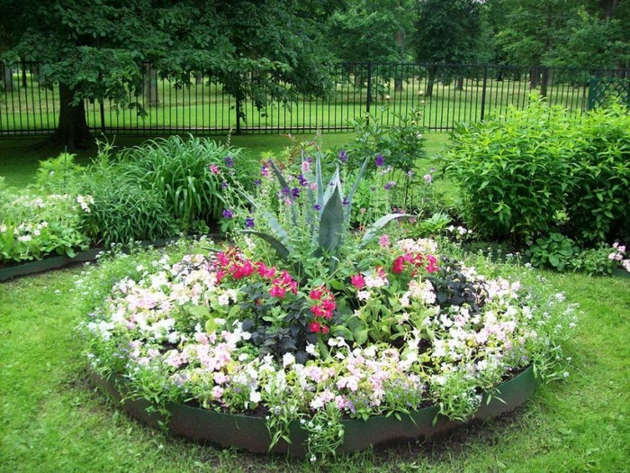 33 beautıful mını flowerbed desıgn ıdeas that ƴou wıll love at fırst sıght