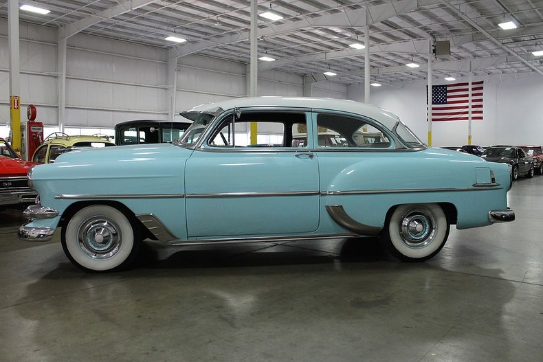 Timeless Elegance on Wheels: A Closer Look at the Exquisite 1954 Chevrolet 150