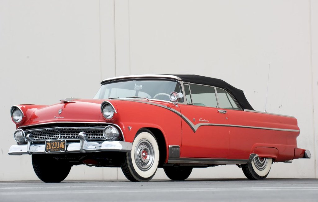 The-1955-Ford-Fairlane-Sunliner