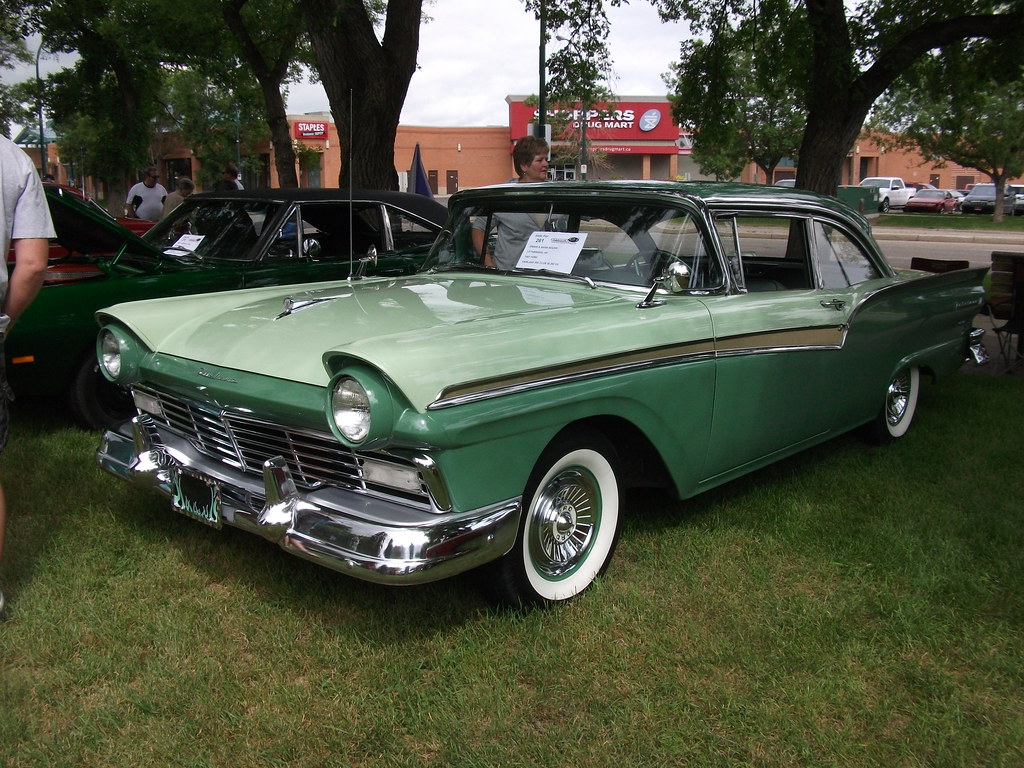 1957-Ford-Fairlane-500