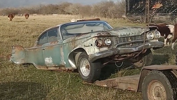 1960 Plymouth Belvedere Sitting for 40 Years Looks Like “Christine” on a Really Bad Day