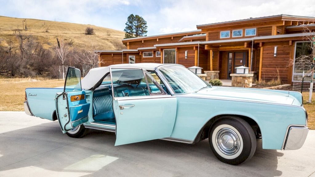 the-1961-Lincoln-Continental