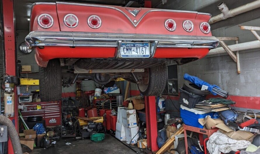 Surprise Powerhouse: 1961 Chevy Impala Rescued From a Tennessee Barn Unveils a Massive Secret Beneath the Hood