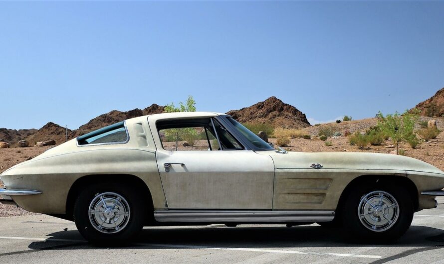 1963 Chevrolet Corvette Spent Most of Its Life in the Desert, Flaunts Bare Fiberglass Body