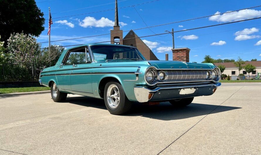 1964 Dodge Polara Four-Door Is a Max Wedge Wannabe, Flexes Big Muscle