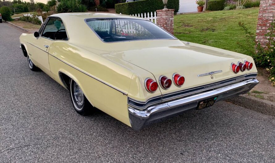 1965 Chevrolet Impala SS Proves Parking in a Tight Spot Isn’t Easy Very Original