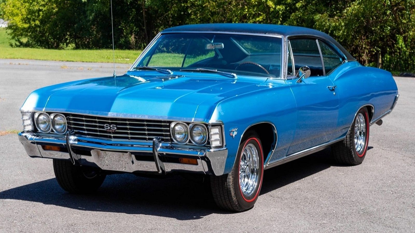 A parked 1967 Chevrolet 427 SS