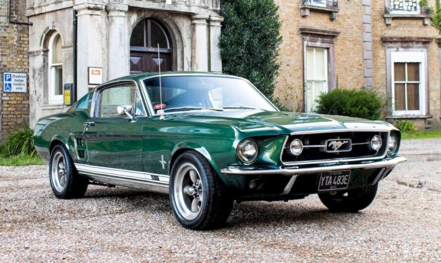 Dive into the Iconic Charisma of the 1967 Ford Mustang – A Must-See for Vintage Car Enthusiasts!