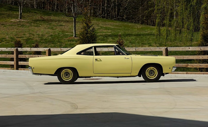 The 1968 Plymouth Road Runner: A Hemi-Powered Jar of Mustard on Wheels