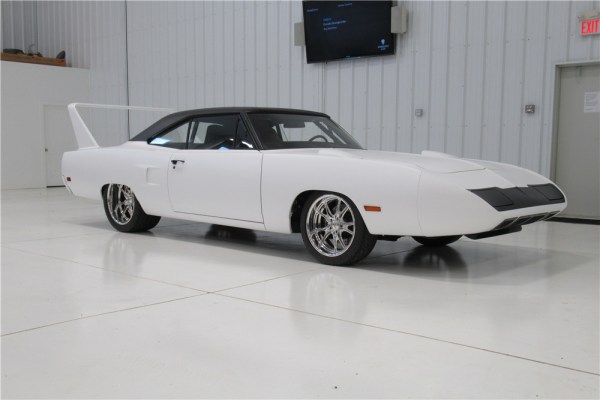 1970 Plymouth Superbird Replica Unleashes Power with Twin-Turbo 572 CI HEMI V8- Muscle Meets Modern