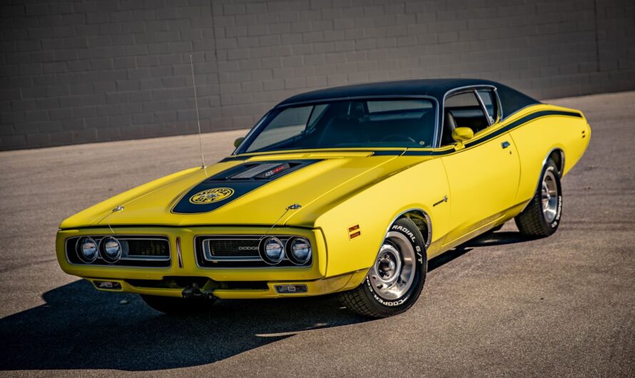 1971 Dodge Charger Super Bee Hides Iconic 426 Hemi V8 Under Its Citron Yella Hood