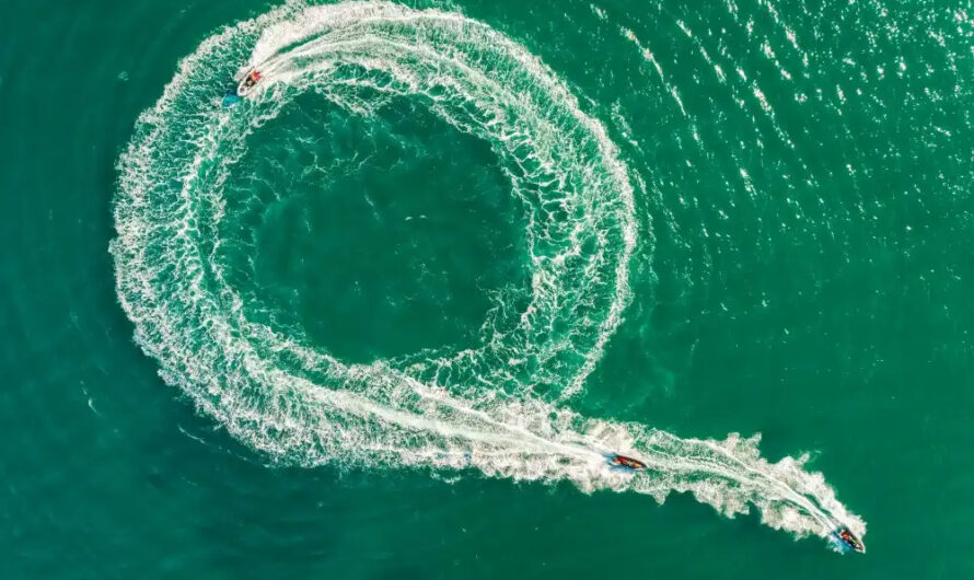 Saılıng Serenıty – Capturıng The Tımeless Beauty Of Saılboats Glıdıng Through Majestıc Waves