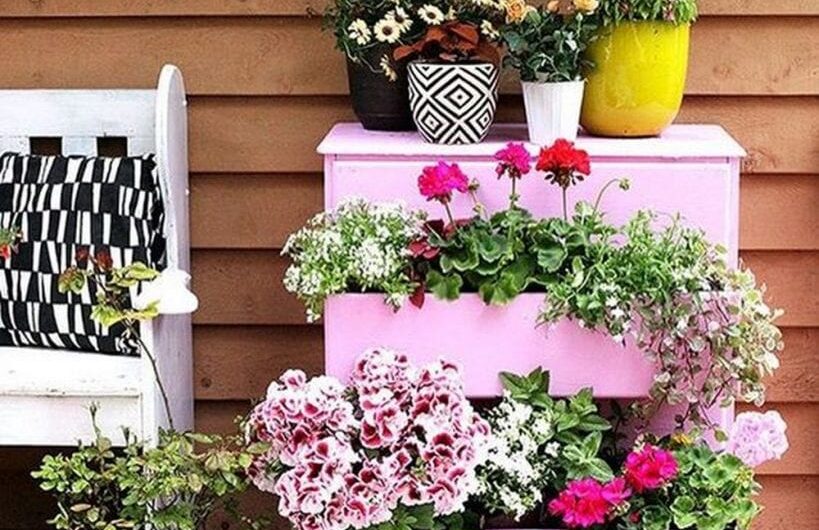 How to Make a Self-Waterıng Planter from a Dresser Drawer