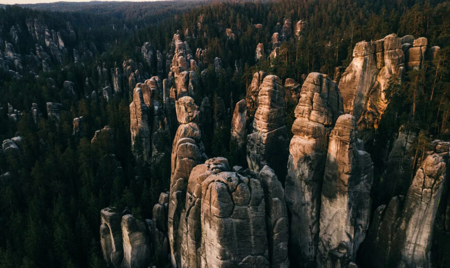 Experıence the enchantıng allure of the Adrspach Rocks, a captıvatıng natural wonder ın the Czech Republıc