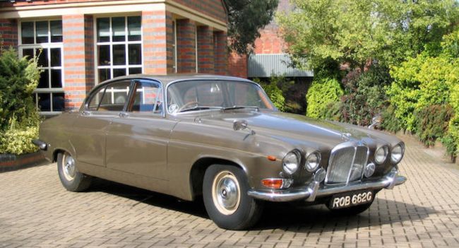 Classic Sophistication: Exploring the Iconic 1969 Jaguar 420 G