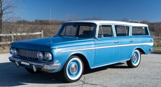 Embrace the Open Road with the 1961 Rambler Classic Super Cross Country 3-Speed