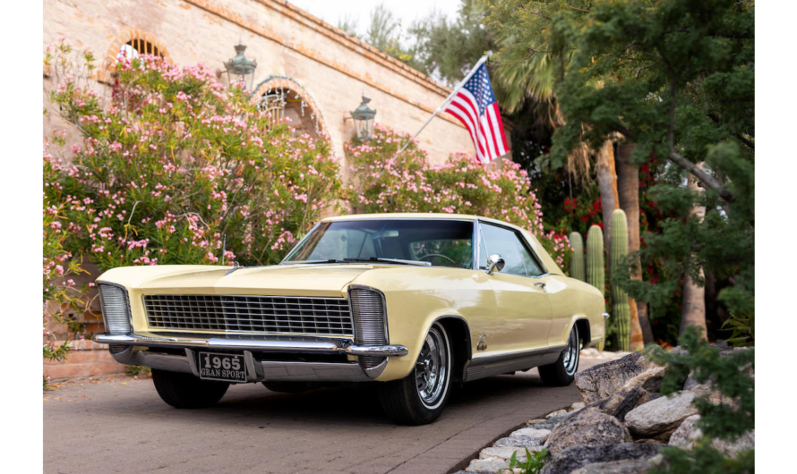 The 1965 Buick Riviera Gran Sport Boasts A Bold Yet Strikingly Sophisticated Appearance