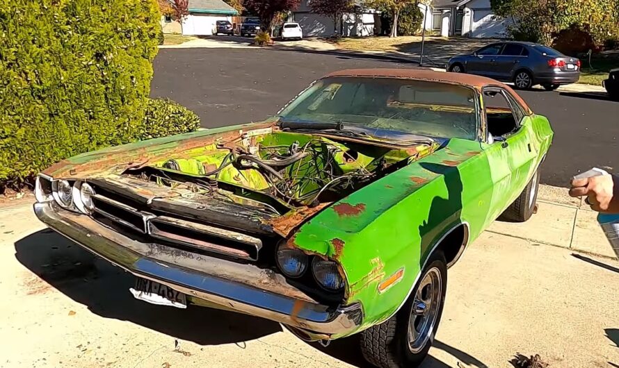 Forgotten, Rat-Infested 1971 Dodge Challenger Gets First Wash in 25 Years