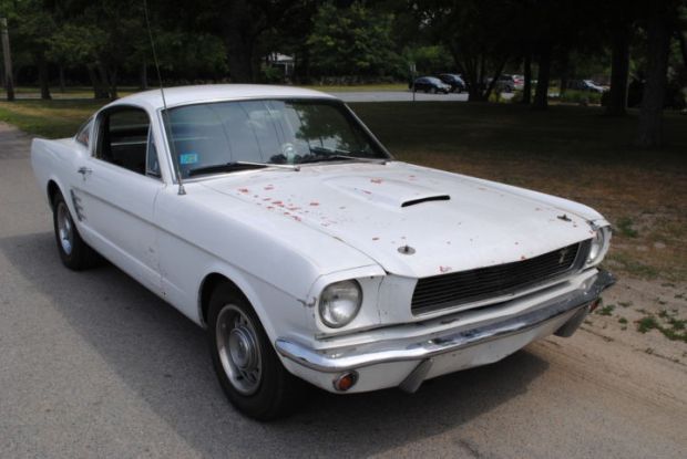 Enhancing a 1966 Shelby GT350 by Removing the Factory Stripe