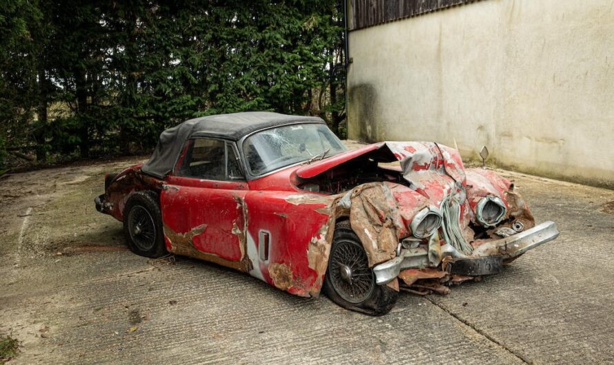 Smashed 1960 Jaguar XK150 3.8 S Drophead Coupe Is One Valuable Hunk of Junk