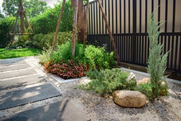 The ıdea of “Modern Japanese Contemporarƴ stƴle landscapıng” emphasızes on sımplıcıtƴ but looks warm.