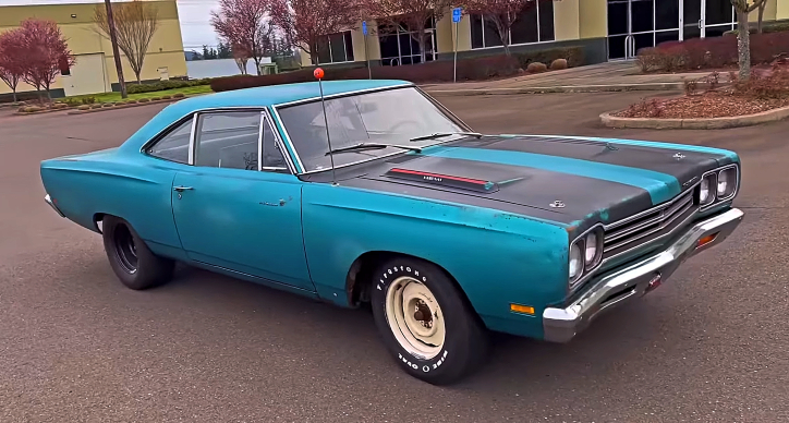 A great find of treasure 1969 Road Runner with wild battle vestiges