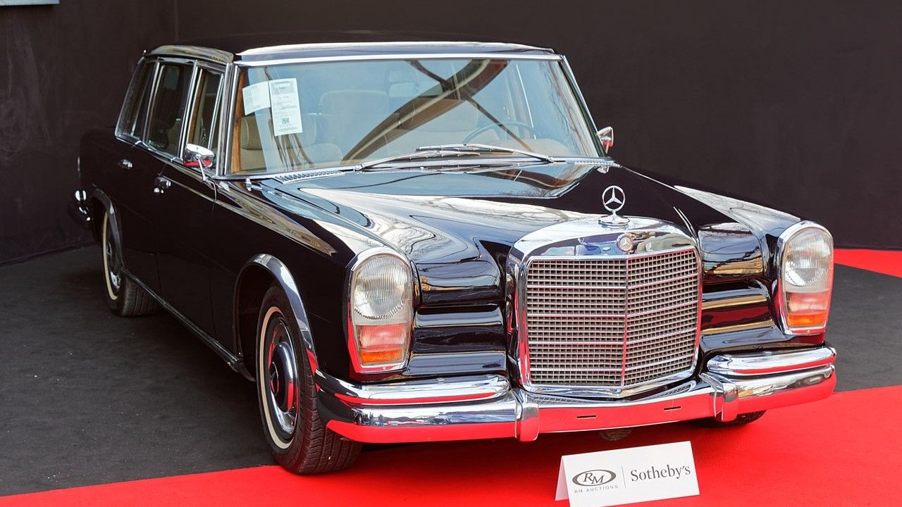 Black Mercedes S600 Grosser