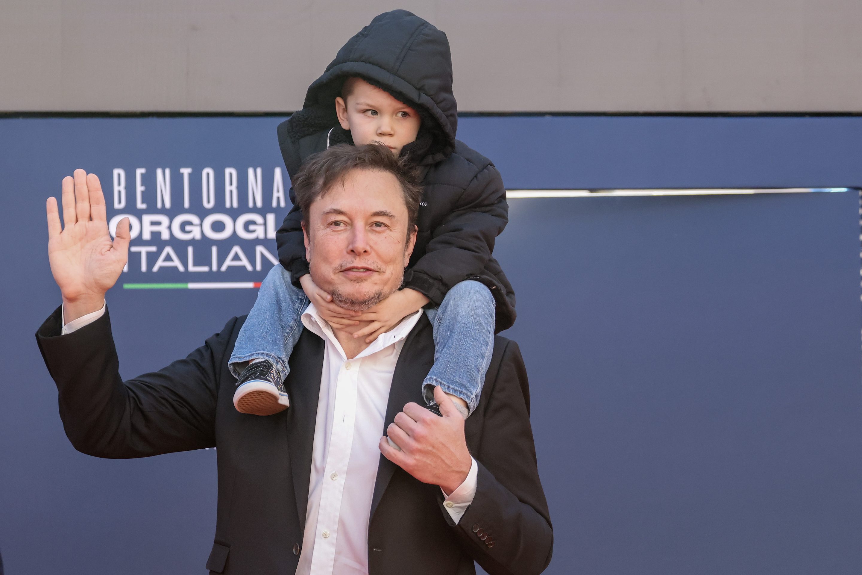 Elon Musk, father of 12, denies volunteering his own sperm to help seed a  colony on Mars | Fortune